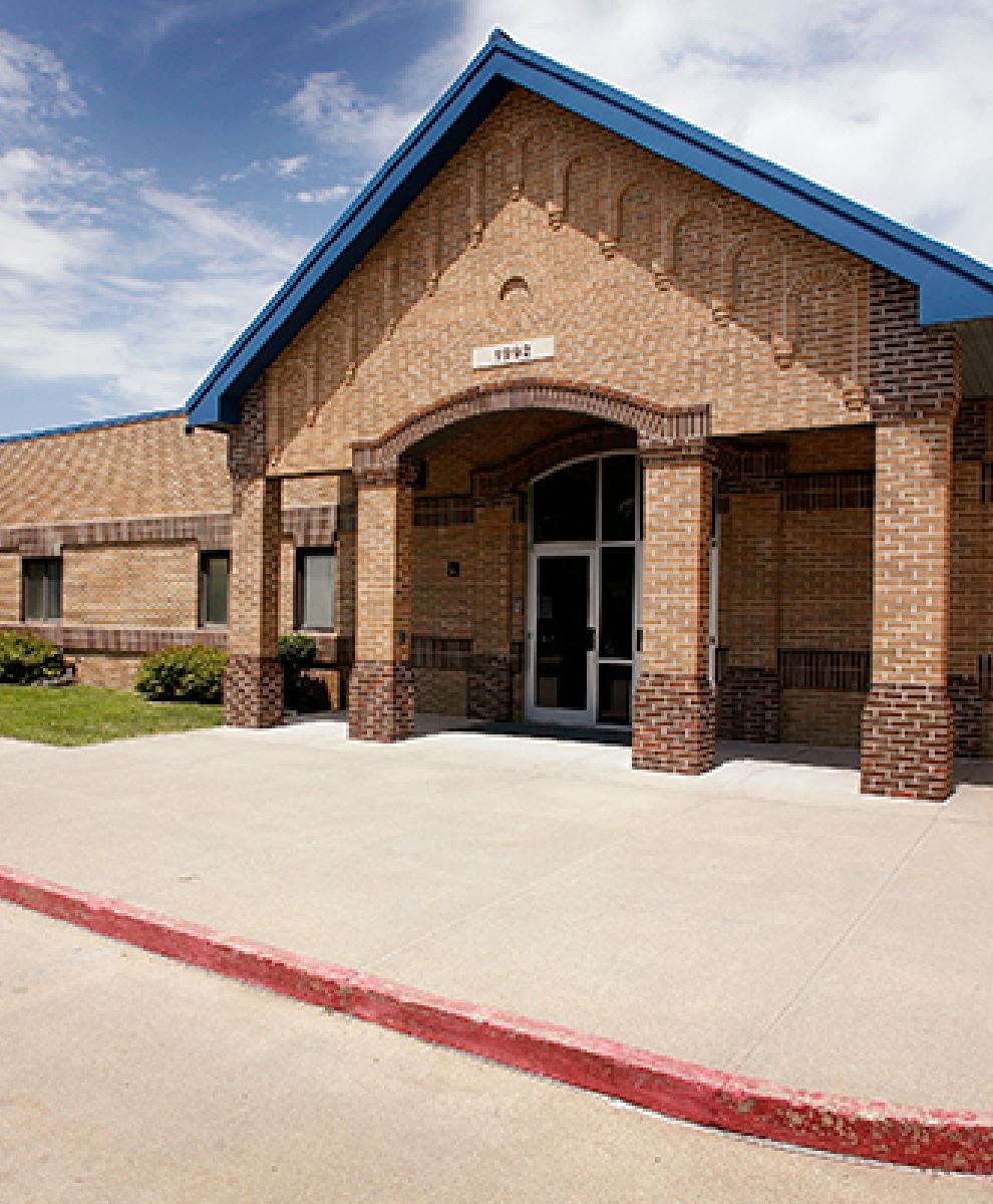  Front entrance of Seedling Mile elementary school building